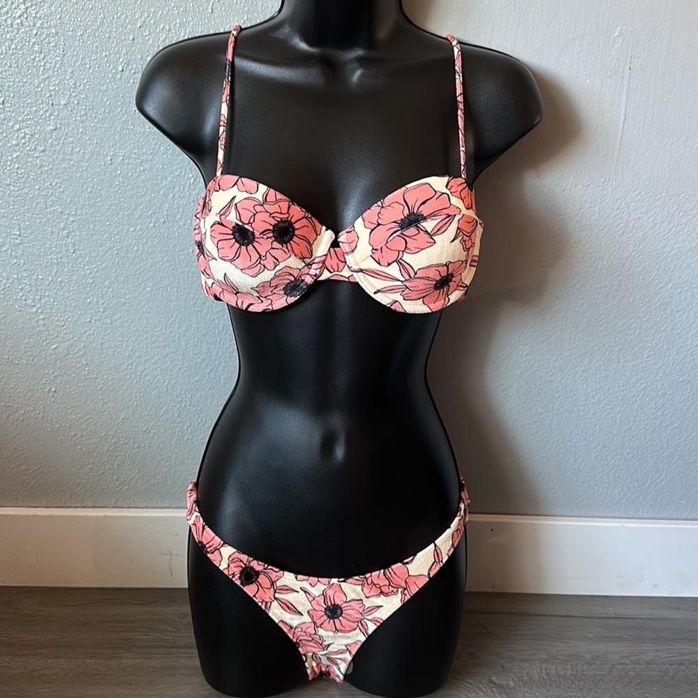 Triangl Velvet bra style with cheeky bottom swimsuit set. - Picture 3 of 14